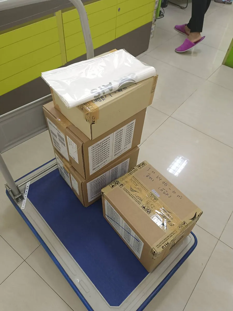 กล่องสินค้าที่เตรียมจัดส่ง